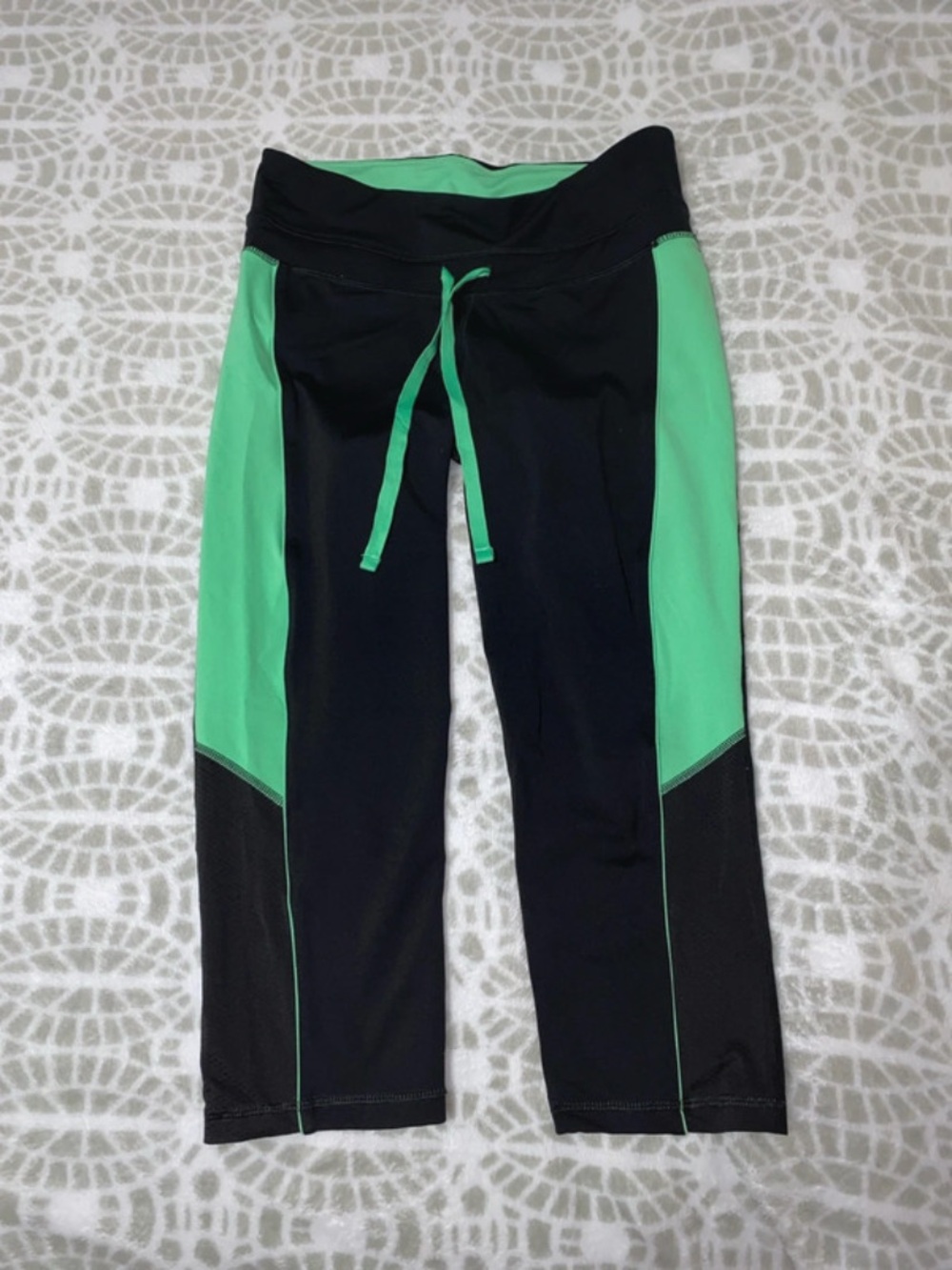 Old Navy Black and Mint Green Colorblock Capri Leggings
